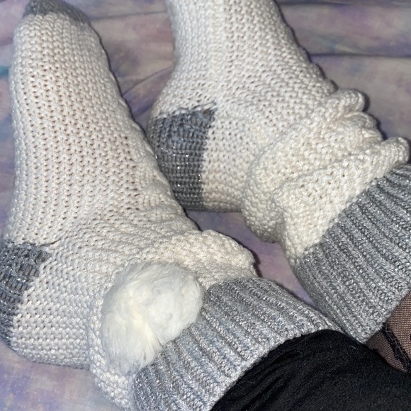 VS • Cashmere Blend Pom Pom Slipper Socks size M/L - Picture 3 of 17